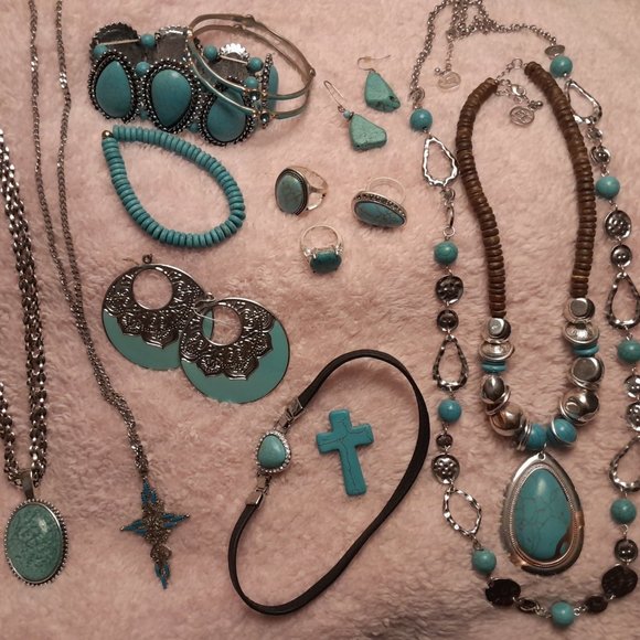 HUGE Turquoise costume jewelry BUNDLE/LOT - Picture 8 of 8